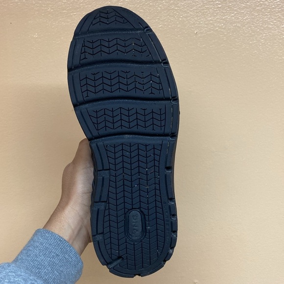 Brooks Addiction Slip Resistant Walker “Triple Black” - Picture 15 of 16